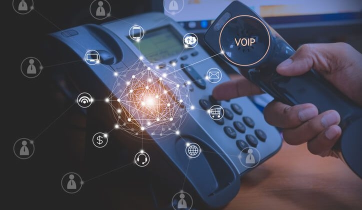 مقایسه جامع: تفاوت‌های VoIP و تلفن‌های آنالوگ در زیرساخت‌های نوین