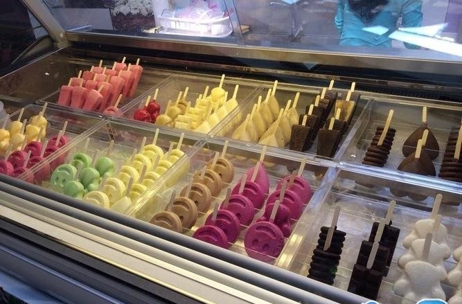  راهنمای جامع راه‌اندازی مغازه بستنی و آبمیوه: تجهیزات، امکانات و مجوزها