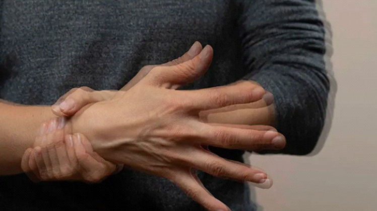 دلایل لرزش دست و جلوگیری از لرزش دست