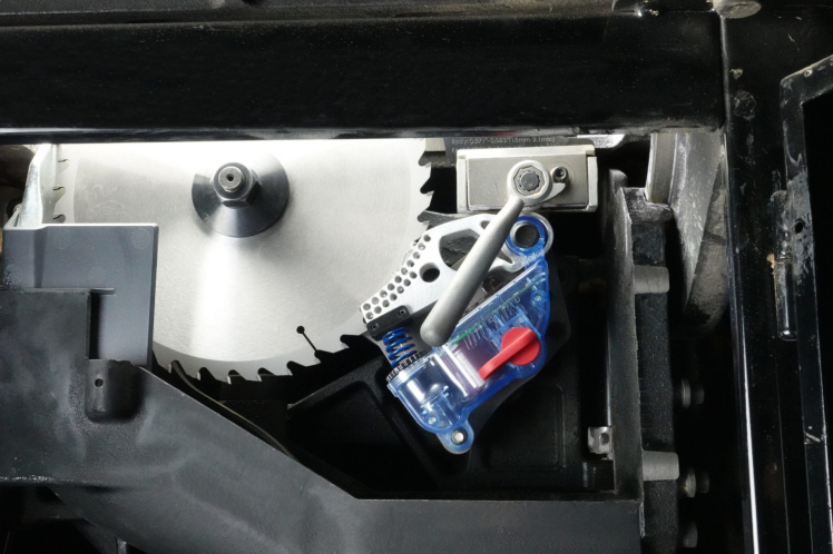  ابزارهای برشی مجهز به سیستم ترمز اضطراری: تضمین ایمنی با فناوری لمسی