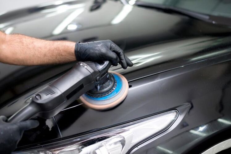 راهنمای جامع پولیش‌کاری اتومبیل: دستیابی به درخشش آینه‌ای