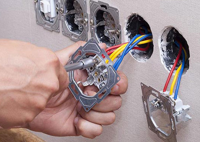  راهنمای جامع برق‌کاران مبتدی برای خرده‌کاری‌های ساختمان