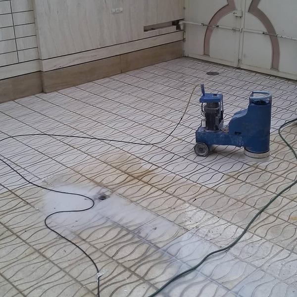 راهنمای جامع جرم‌زدایی و تمیزکاری کف‌های موزائیک